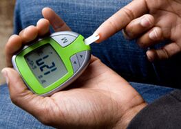 Glucometer om het niveau van glucose in bloed in diabetes mellitus te regelen